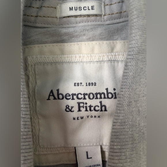 Abercrombie & Fitch New York Est. 1892 (Large) Muscle /Collared with 2 buttons - Picture 3 of 5
